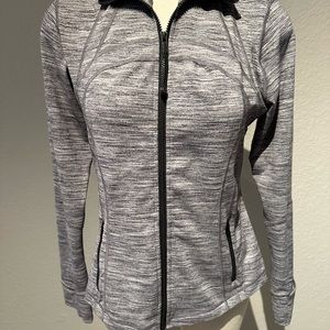 Lululemon black white gray Delfine jacket. Zipper pockets thumb holes size 12